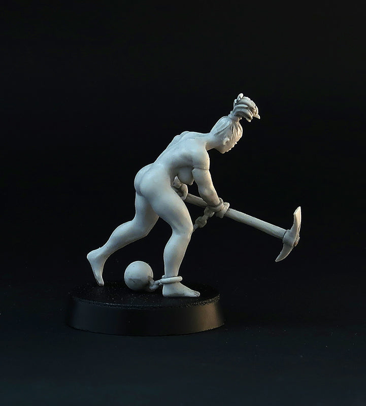 Working Nude Slave Girls miniature set, 28mm for tabletop wargaming and painting