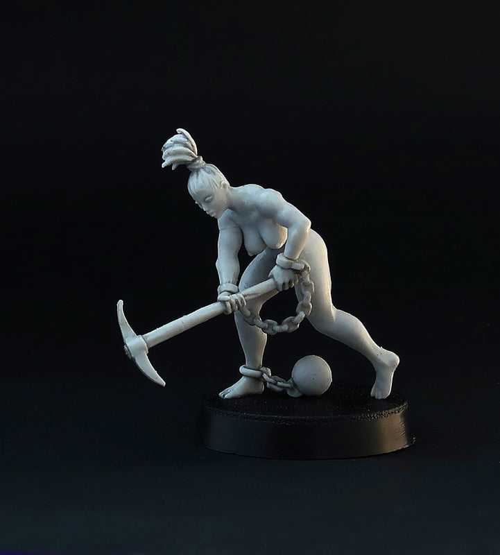Working Nude Slave Girls miniature set, 28mm for tabletop wargaming and painting