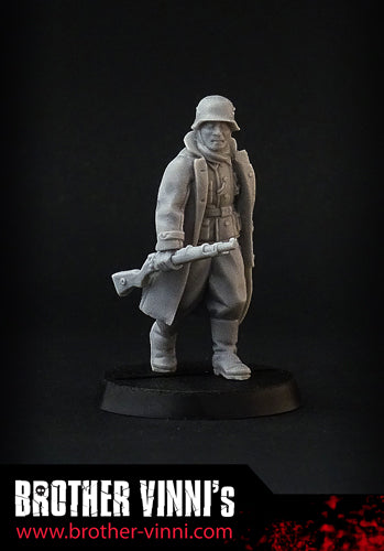 ww2 German soldier good miniature for wargaming and collecting